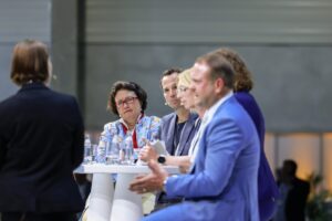 Expertinnen und Experten aus Medizin und Sozialversicherung in der Session „Gendermedizin“ diskutieren über die aktuellen politischen und medizinischen Entwicklungen in der Frauen- und Männergesundheit.